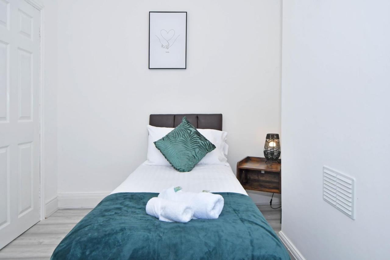 Jane House, Superb 3 Bed House, Sleeps 6 Vila Stoke-on-Trent Exterior foto